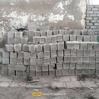 عندي بلوك العد 500بلوكه سعر 300بي مجال الشراي رقم الهاتف 07825691841
