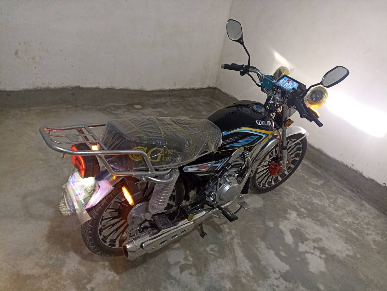 السلام عليكم متوفر دراجه 25 صفر 5 كير محرك 200 ماشيه 150 كيلو دراجه وضع شركه مكان كركوك سعر 825 بي مجال قليل منفيس موجود ***********
