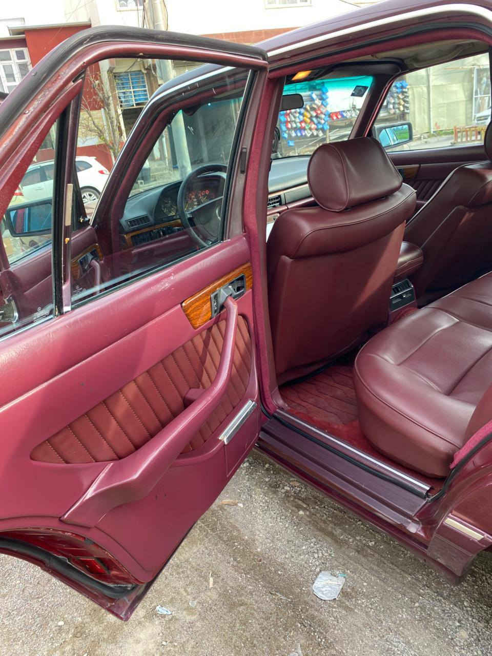 مرسيدس جامبو W126 – موديل 1991
6 سلندر | لون عنابي ملكي ❤️‍🔥

هيبة وفخامة الزمن الجميل 💎
سيارة كلاسيك أصلية، “الجامبو” المعروف بالقوة والتحمل، حضورها على الشارع يفرض نفسه 👌

🎨 اللون: عنابي ملكي لامع يخبل
⚙️ محرك 6 سلندر 2.6 / 2.8 لتر
⚡ قوة توصل لـ 185 حصان
🚀 سرعة توصل لـ 200 كم/س
🔧 قير عادي أو أوتوماتيك
🛞 دفع خلفي وثبات عالي

💺 راحة خيالية بالسواقة
🔇 عزل ممتاز وهدوء بالمحرك
🛡️ ثقل وأمان على الطريق

🔥 اقتصادي أكثر من الـ8 سلندر
🔥 يتحمل وسهل الصيانة
🔥 مناسب للاستخدام اليومي والسفر

💰 السعر: 110 وقابل للتفاوض
📞 رقم التواصل: ***********

📌 “الجامبو” مو بس سيارة… فخامة + لون يخطف الأنظار!
#مارسدس
