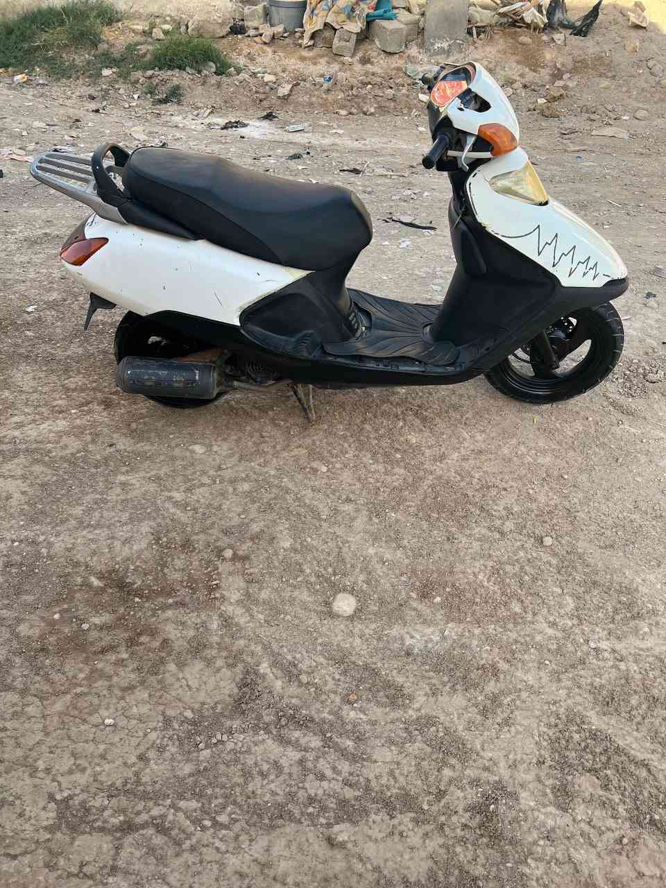 سلام عليكم سبيسي ياباني شغاله سعر ب350  مكينتها ناعممه وبيها شلعه قفل جوزه قفل ستيرن شغال لا تبخر لا دخن مجفته قبل شهر تجفيت لاصلي دهن جديد   هندر شغال  وسلف شغاله بس السلف هوزه بس دكمه لايت شغال دبل سويج 2 التايرات جدد كلاجات جدد الصالنصه لاصليه ام الختم  مكاني كوت رقمي *********** اتصل او واتساب موجود
