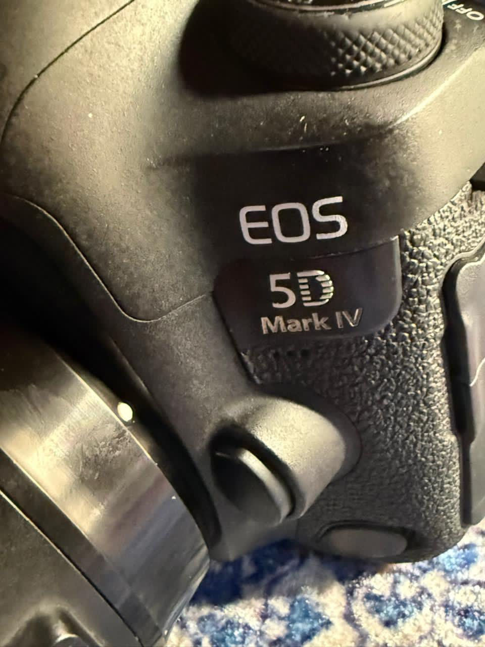 السلام عليكم مستعجل على البيع
كانون 5Div 
عدسه ٨٥ ارت ١.٤ 
كامره غنيه عن تعريف والعدسه كذالك فئة ارت مستخدمات شي قليل كلش 
سعر مليون ٦٠٠ بيه مجال للشراي فقط 
*********** موجود واتساب موقعي بغداد مدينه الصدر
