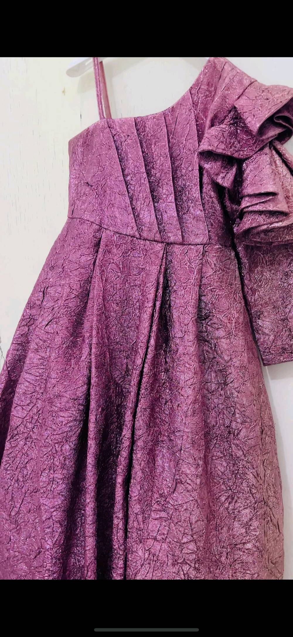 فستان مملبوس بس مرتين
يناسب عمر 8الئ 15 
يلبس وزن 35 وما فوق 
قياسه رقم 10 
سعره السابق 190
السعر الحالي 50

امانه الفستان كولش نضيف كئنما جديد
،للتواصل عل رقم 