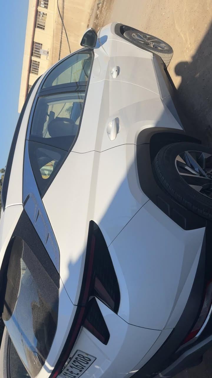 هونداي توكسان 2024 محرك 2000السياره فول موصفات عدا البنوراما فول تحكم استيرن حساس امامي خلفي كامره دواره شاشه كشنتات اثنين كهرباء مو درايف  واتو هولد  ومري شفط السياره جديده بمعنى الكلمه مكفوله كفاله عامه من الصبغ بية بارد كلش بسيط إصبعين اسم بارد سياره رقم بغداد موقع السياره بغداد اي استفسار الاتصال على الرقم ***********   استعمال شخصي وبسيط جدا

السعر 
21300
