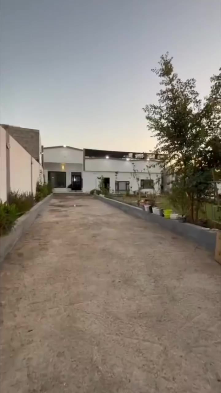 #مزرعة للبيع مساحة  750 م 
#العنوان )مقابل صناعة جديدة حولي 
#مساحة بيت 200م 
#نظام دكت مركزي
#موقع سقف مغربي 
#فول سيراميك 
#بير ارتوازي 
----------------------
 سعر 70 مليون مجال 
____________
للاستفسار اتصال عالرقم
***********
***********
عنوان مكتب سايدين قادسية وبنجاعلي مقابل صيدلية شيخاني♦ مكتب عقارات اسيا
