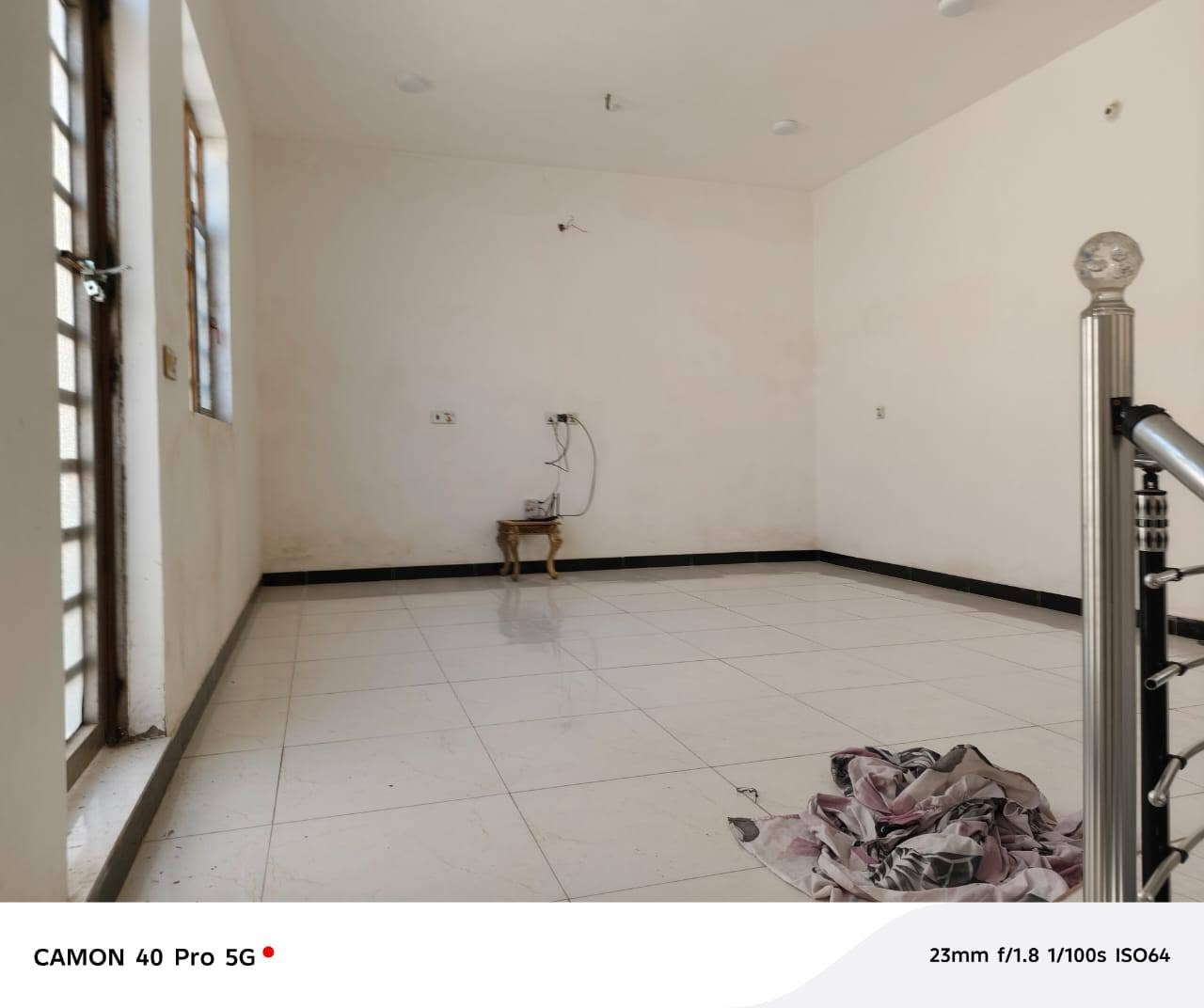 🏡 دار للبيع
📍 الموقع: الزهراء – خلف حديقة المعلم.
📐 المساحة: 200 م² بالسند، وواقع الحال 220 م² أو أكثر.
🏠 مواصفات الدار:
بناء حديث.
طابقان.
4 غرف نوم.
تصميم عملي ومناسب للعائلة.
📞 للاستفسار: *********** (اتصال) *********** (اتصال وواتساب)
