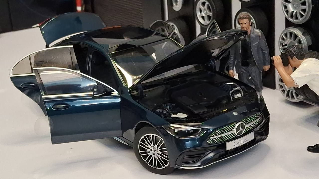 تعديل : تم الحجز ✅✅
Mercedes benz c class c250 🔝🇪🇬
NZG 1/18 
بتفتح بالكامل ..ابواب وكبوت وشنطه فرش ارضيه شمواه ..دريكسيون متحكم بحركة العجلات الاماميه .زرار لفتح الكبوت من اسفل ..معاها ستيكرز + قلم + مفك 
#mercedes 
#modelcar 
#fyp 
#مجسمات_سيارات 
#diecast 
Ayman Rehan 
ماكيت لعربيتى diecast 
Mercedes-Benz 
Mercedes-Benz Egypt


**إذا كنت صاحب هذا الإعلان وتريد حذفه لأي سبب، رجاءا أرسل رسالة إلى الدعم الفني**