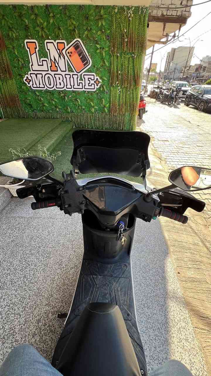 للبيع
🚲 دراجة شحن كهربائية “فضائي” للبيع

* 🔋 بطارية 6 وحدات، كلها جديدات مبدلات قبل شهر
* 🛞 تخم تايرات جديد
* 🛑 بريك دسك أمامي وخلفي (عنبار)
* 💡 لايت أمامي قوي (عالي وواطي)
* ⚙️ دبلات جديدة
*      حالة الكفرات 85%
* 🎒 وياها جنطة GS + إكسسوارات كاملة
* 🔌 شاحنة أصلية رقمية
* ⚡ السرعة:
    * بالشاشة توصل 56
    * وبالتطبيق (ويز) توصل 60
* ⚙️ بيها 3 سرعات
* 📱 منفذ USB لشحن الموبايل (15 واط)
السعر 800.000 الف وبيها مجال بسيط 
⸻

📍 الدراجة نظيفة وما تحتاج شي، جاهزة للاستخدام
اني مكلف بل نشر هذا رقم صاحب دراجة

+964 771 778 3117
