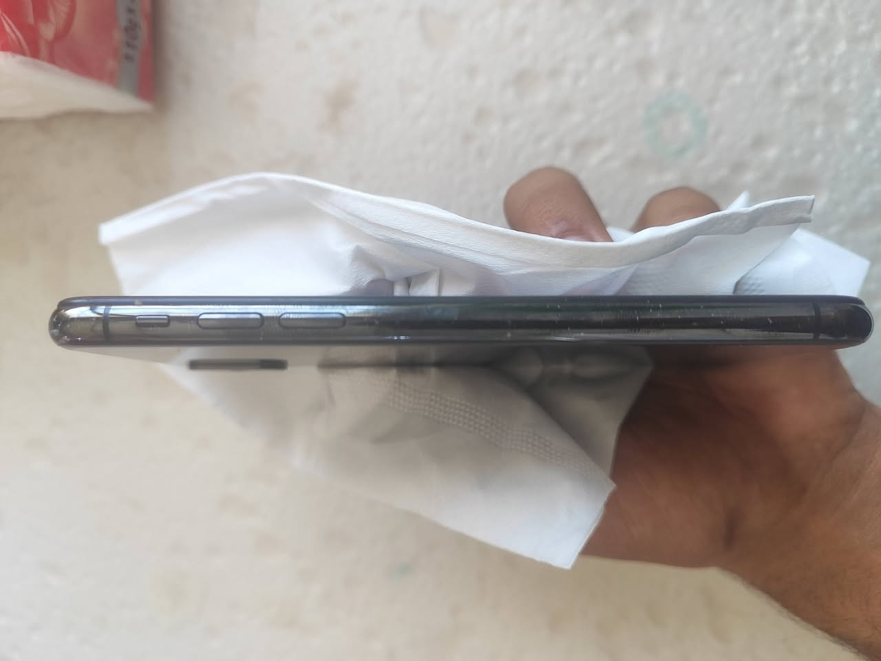 السلام عليكم
ايفون اكس عادي الجهاز بطاريه مبدله وشاشه مبدله 
والفيس اي دي متوقف وبي فطر بالشاشه باقي الجهاز كله شغال 
سماعات كاميرا كله شغال سعر الجهاز 130 وبي مجال 
الرقم ***********
عنوان الديوانيه الحمزه الشرقي
