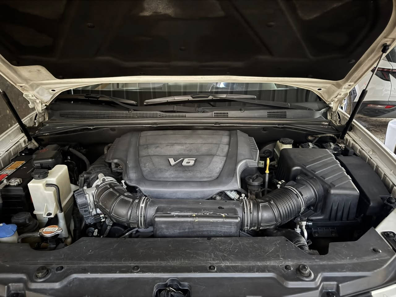 السلام عليكم من رخصة الادمن موهافي مديل ٢٠١٣ ماشيه ١١٢ الف بيها تبديل جاملخ اليسار الامامي نفس اللون بدون صبخ وبارد في باب السائق الكشنات مغله جلد شاشه كامره خلفيه حساساس خلفيه فتحه سقف السياره بلاديه كير ومحرك ممتاز صدر ودبلات مونيكا  ممتاز السياره باسمي بغداد  السعر 155
***********
***********
