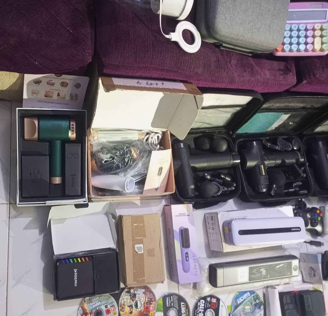 ‏شلعة متكونة من 85 قطعة القطع كلها جديد ونادر
‏ماعدى الايبادات ولابتوبات بيهم شغالات وبيهم فحم الصور كدامك كلها جديد وشغال الشلعة فتح المزاد 300 الف والاغراض راقية وبضاعة توب ملاحظة اخوان مامتوفر توصيل اليريدها وتعجبة يجي ياخذها بيدة
‏1 شاشة BMW شغالة كدامكم بالصور
‏2 اوزمو DJI 3 جديد باللوك مامستخدم
‏3 جنطة ماركة كيمز شغالة على الشرط فول HD
‏4 جهاز ليزر مليون ضربة جديد باللوك مامستخدم على الشرط
‏5 لابتوبات عدد ثنين
‏6 ايبادات عدد 11 قطعة+3 كيبوردات بلوتوث
‏7 فارة غسل شحن عدد ثنين شغالات
‏8 جهاز هزاز رياضي مامستخدم بالكارتون
‏9 صانعة ثلج ماركة اوربية شغالة على الشرط
‏10 اوتي عدد ثنين+شسوار عدد 3 ماركات
‏11 خلاط فواكه شحن عدد 3
‏12 مهراسة مامستخدمة قطعة وحدة
‏13 بليات شحن عدد 3
‏14 كامرة حوادث عدد وحدة
‏15 دلاكات عدد 7 
‏16 مراوح يدوية عدد 3
‏17 جوستكات عدد 2 مع اقراص عدد 9 اصلي شغالات
‏18 مكينة خياطة
‏19 طابعة ليزرية عدد 2
‏20 فرطونة+بور بنك+جهاز تكحيل شحن
‏21 اقلام تلوين عدد 3 حقائب + حاسبة صغيرة 
‏22 تيفي بوكس + ايربود عدد 4 شغال مفحوص
‏23 جهاز ضغط صغير + مترجم لغات
‏24 كاوية صولدر شحن على البطارية
‏25 جهاز ازالة وشم مع كامل ملحقاته + جلاية شحن مع ملحقاته
‏26 شسوار كهرباء + شسوار شحن
‏27 كفر ايفون قطعه وحدة + لعبة اطفال
‏28 لعابة جلاتين
‏ملاحظة الشلعة كدامك بالصور دقق بيها وشوفها
‏ملاحظة لا يتوفر توصيل عنوان الديوانية اليريد الشلعة يتفضل خاص
‏
‏
‏ ديوانية, القادسية


**إذا كنت صاحب هذا الإعلان وتريد حذفه لأي سبب، رجاءا أرسل رسالة إلى الدعم الفني**