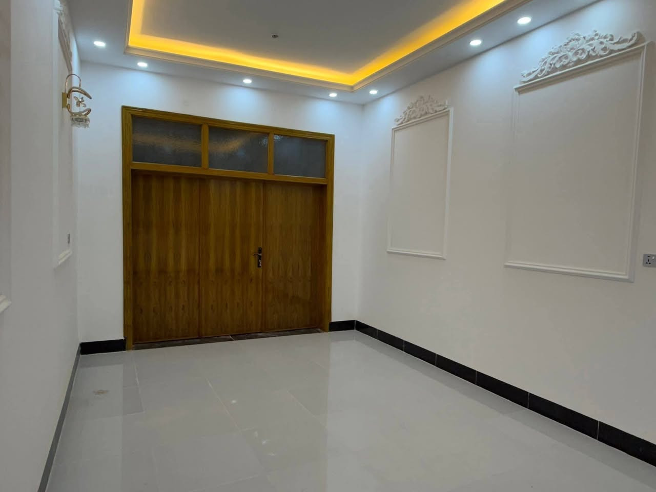 🏠 / دار للبيع مساحه ١٥٠ م طابو صرف 

            واجهه ٧.٥ م / نزال ٢٠ م 

🧱 بناء حديث درجه أولى 

الطابق الاول / مطبخ . أستقبال . هول . غرفه . مجمع صحيات . كراج . حديقه . صحيات خارجيه 

الطابق الثاني/ غرفتين . هول . مجمع صحيات 

🌎 الموقع / شارع ٨٠ بالضباط الثانيه 

للأستفسار أكثر مراجعة مكتب 
#عقارات_أراضي_بابل_الخضراء للمقاولات العامه والتصاميم الهندسية 
شارع ٦٠ .. عمود ٣٠٠ .. مقابل أستدارة علي بقلي 
الشيخ حازم 
أبو حيدر
وسام محمد /***********
