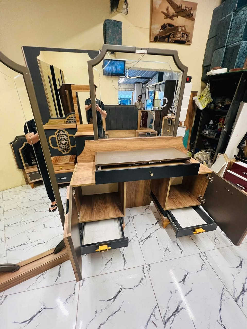 غرفة تركيأ مودرن كوالتي الاصلـي🦾

🚪8 قطع
 نظام سلايت💢+ اثنين أبواب ⚡

🪞 جام برونزي أنيق

🧵 قماش وتر بروف أصلي

✨ نظافة 80بل 💯

💵 السعر 700قفل🔒

 شد ونقل مجاني داخل بغداد 🚚

يوجد توصيل محافضات بكروه 
للحجز مراسله الصفحه او واتساب***********
