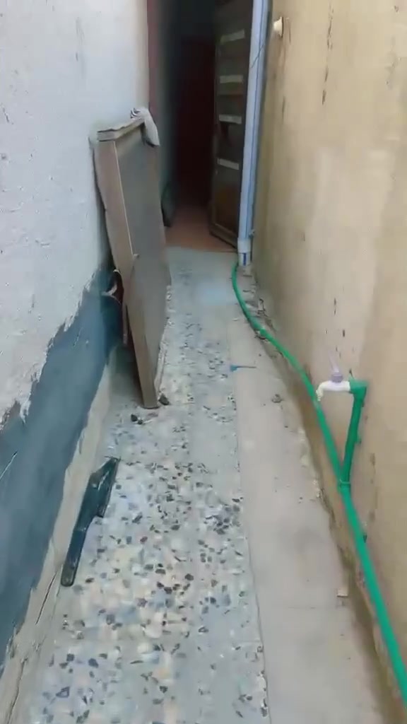 السلام عليكم بيت خمسين متر منطقة حي الجهاد السعر 45 وبي مجال ويرهم أقساط ملك طابو صرف ***********
