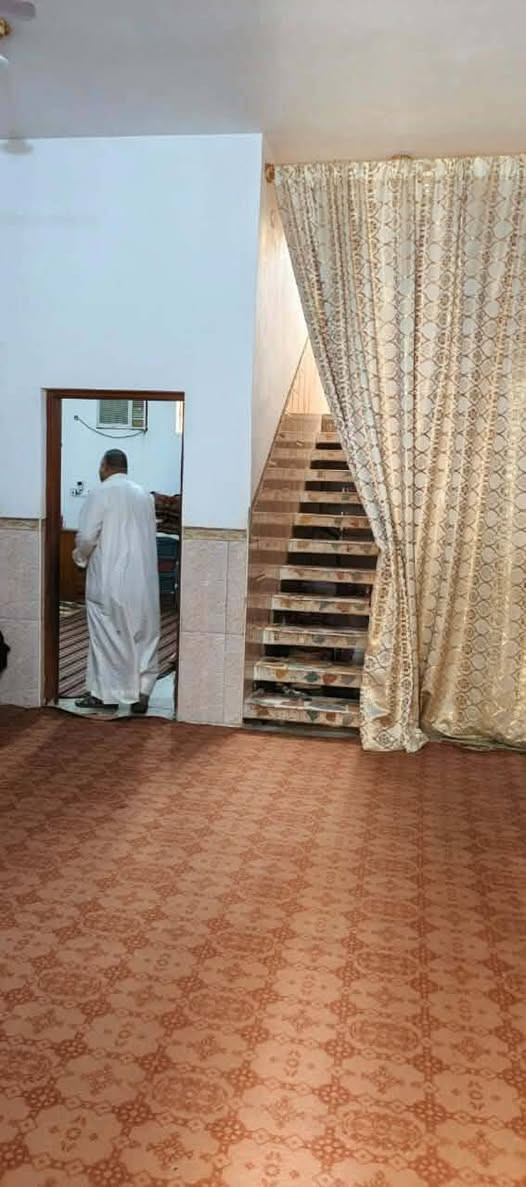 دار. للبيع طابو صرف   الموقع  حي الحسين   المصولبة طابقين  بناء طابوق مسلح 4 غرف مطبخ هول براني صحيات  داخلية وخارجية  للا ستفسار اتصل على رقم الهاتف حــــــــــــيدر الظالمي  ***********
