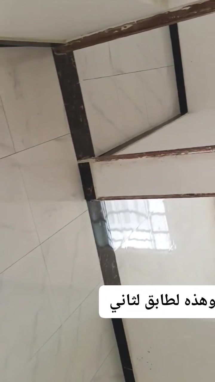 بيت الايجار 80متر. طابقين يحتوي طابق الارضي على استقبال وغرف النوم وحولي ومطبخ وطابق ثاني غرفتين وحولي وسطح جوه وسطح فوك وبالكون  لعنوان بداية مسقط نهاية شارع ابو مهند قرب محمود لوكيل على شارع 20 ويا تانكي وماطور وكيزر وخط سحب مربع واجهه 7. مطلوب عائله تحافظ علي. اي استفسار اتصال على رقم ***********
