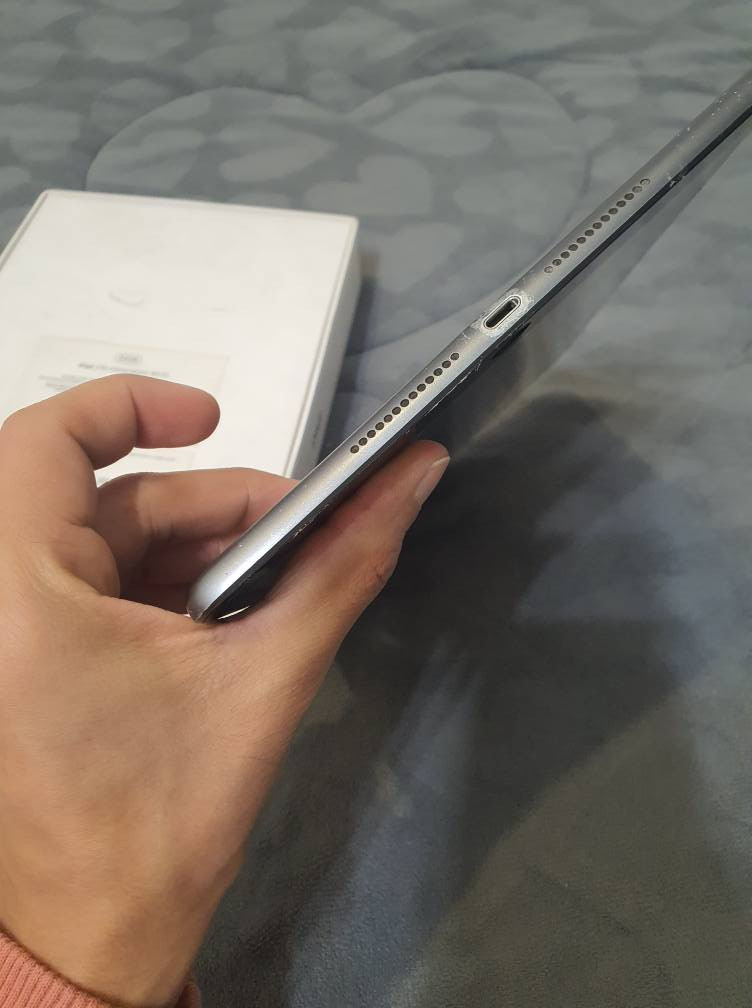 ايباد 7 
ذاكرة 32 
النظافة كلش عالية 
الجهاز مبدل فقط اللمس مبدل اصلي وكالة 
البصمة لا تعمل فقط دكمة الهوم شغالة طبيعي 
الجهاز نظيف بدون اي مشاكل 
الجهاز بدون ملحقات نظيف و مامتعوب 
السعر ١٣٥ الف 
للبيع او المراوس 
البصرة السراجي البصرة, العراق


**إذا كنت صاحب هذا الإعلان وتريد حذفه لأي سبب، رجاءا أرسل رسالة إلى الدعم الفني**