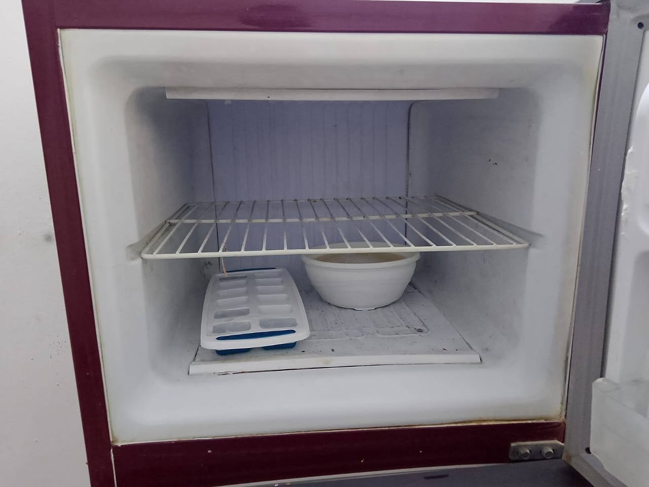 ثلاجة نضيفة جدا شرط الفحص
الارتفاع 160   

السعر 125 قفل العنوان الشعب نهاية الفورتات قرب ساحة سلام 

***********
