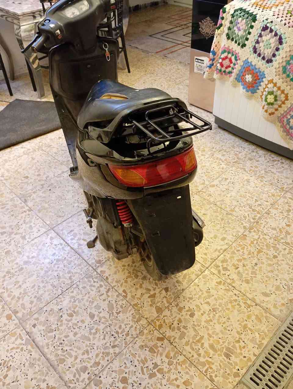 سلام عليكم دراجه يوماها يابني 100 ام البليته  مال رامبه جديده بس بس الكفر تايون جديده ستان كهربا كله شغاله برغي مابيها نقص العنوان بغداد الكراده السعر 700 وبيه مجال قليل رقمي بي وساب ***********@,***********
