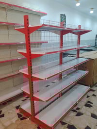 سفينه وسطيه ورفوف جداريه العنوان بغداد الشراي يتصل ويوجد توصيل 0770994...