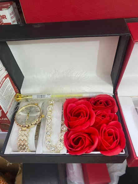 وصل الجددديد هدايه بكجات باسعار مناسبه جدا 
نسائي ع 9 الف بس 
رجالي ب12

يوجد توصيل 
واتساب حجز ***********
كوزمتك ابو مهدي مقابيل بنايه سيد علي ع شط
