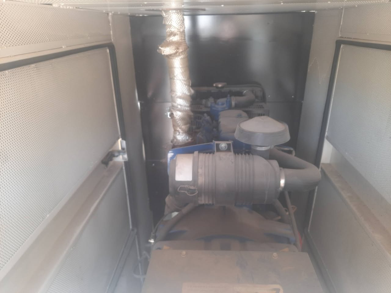 للبيع مولد كاتم 
بيركنز انكليزي 30KVA بريطاني اصلي شركة FG عدد ساعات التشغيل 543 ساعه فقط المولده بوضع الشركه ممفتوح بيه برغي 
مكاني الانبار /الفلوجه 
***********
