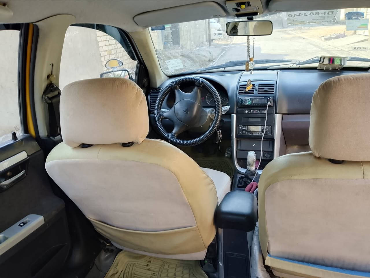 السلام عليكم سمند للبيع 2017 سياره حلوه رقمها بغداد والسياره مكانها بغداد والاستفسار على الرقم *********** السعر 55 وبيها مجال شيء قليل
