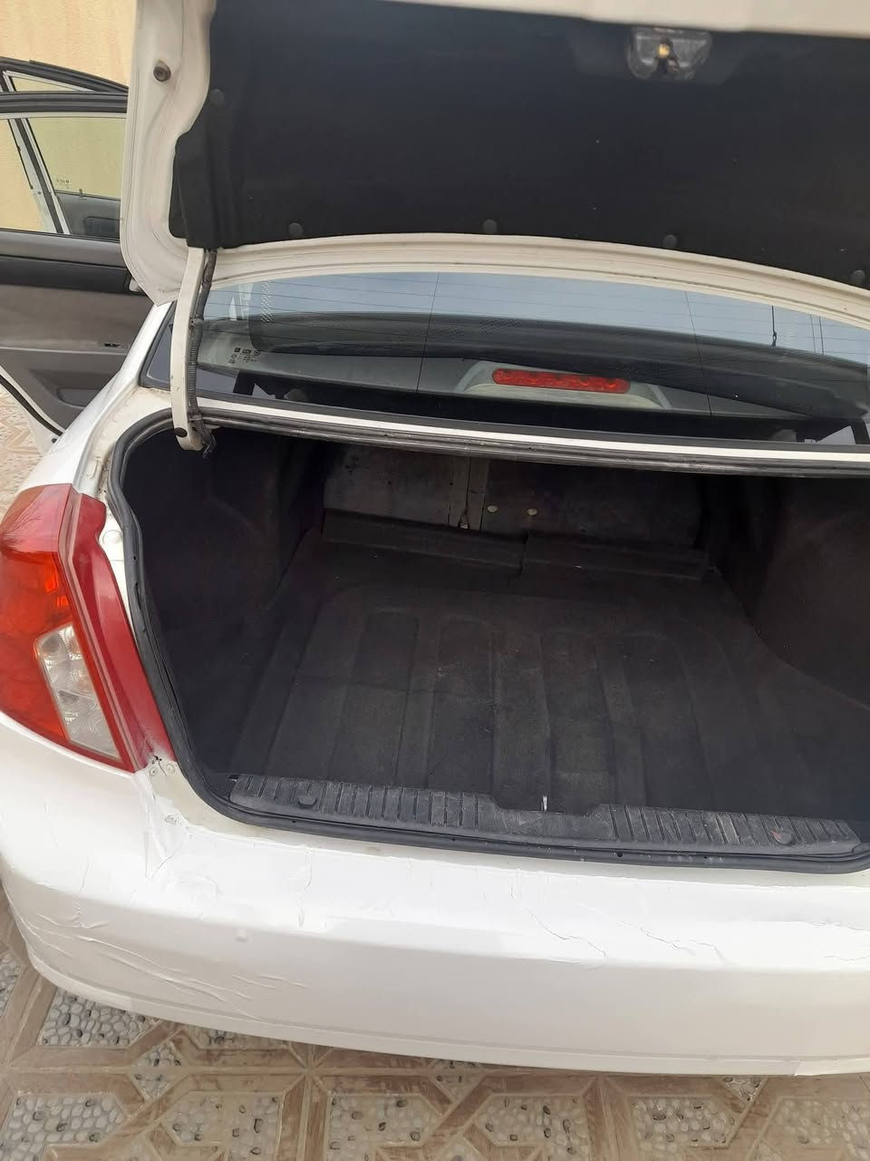 السلام عليكم 
اوبترا 2010 رقم دهوك سيارة بأسمي وبيها كابون 
تعمير محرك لا صرف لا نفخ 
بيها تبديل جاملغ امامي جهة السايق 
وشبر صبغ بالباب  
شاشة وكاميرة 
تبريد تدفئة 
سيارة جاهزة من كهربائيات كلشي بيها شغال
سعر 83 $بيها مجال بسيط 
مكاني ناحية وانة
رقم الهاتف ***********
