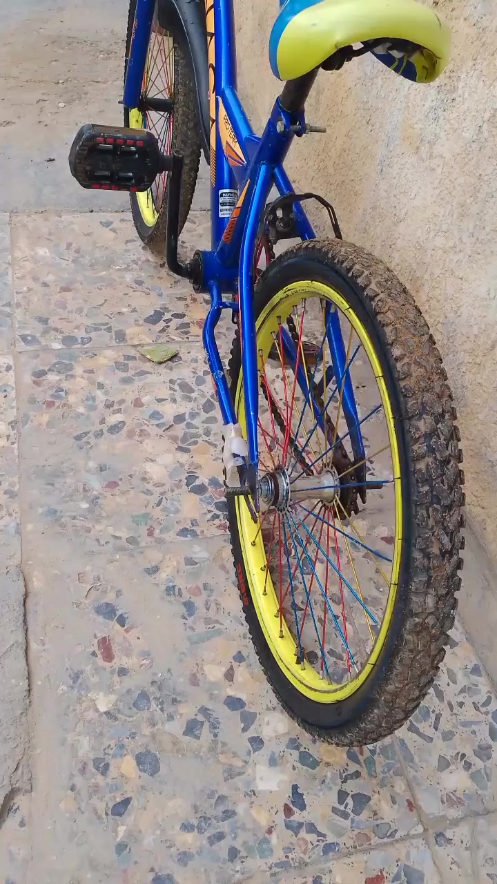 السلام عليكم بيسكل للبيع يابني السعر 30وبي ماجال عنوان بغداد البلديات المعسكر الضباط الثاني شارع 20الستفتار الرقم ***********
