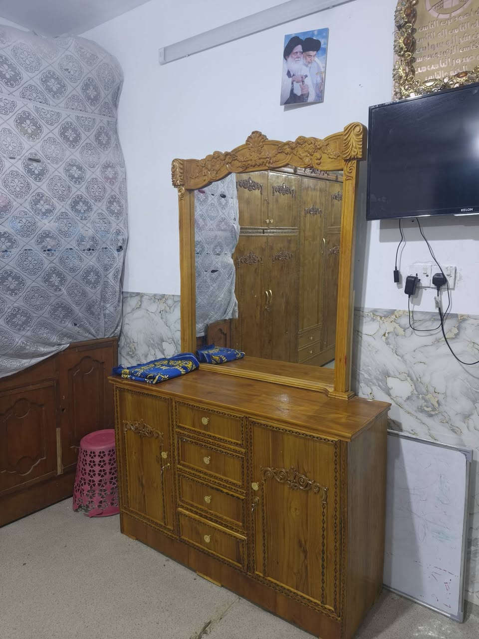 السلام عليكم غرفه صاج اربعه ملم نقص بيه زاويه الغرفه كلش نضيفه وناعمه السعر 650 وبيه مجال بسيط مكان بغداد جسر ديالئ ***********
