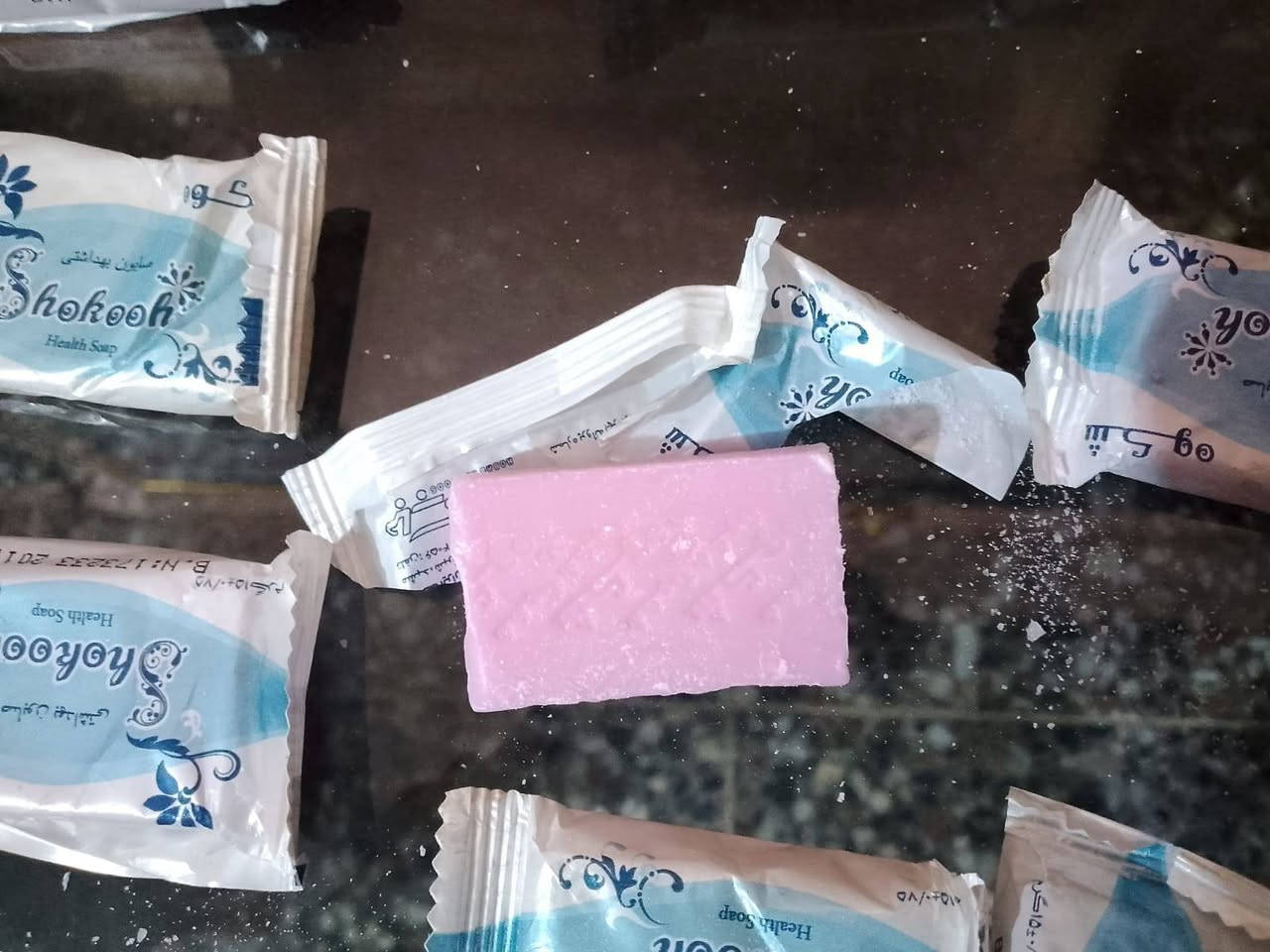 مرحبا يوجد صابونة فنادق عطرة كلش طيب وغف حلوة يوجد كمية 2طن ونصف سعرة مناسب صناعة ايراني سعرة للتفاصيل أتصل على الرقم ***********
