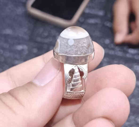 السلام عليكم سليماني تحفه عين صريحه قبه صياغه يدويه السعر 55 مكان ناصريه ***********
