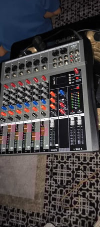 مكسر صوت • بلوتوث • عدادات