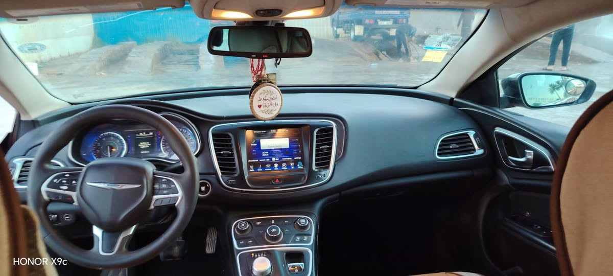 🚗 كرايسلر C200 موديل 2016 للبيع 🚗
المحرك: 4 سلندر، سعة 2400 

 ناقل الحركة (الكير): أوتوماتيك 9 نمر

🌟 المواصفات والكماليات:    حادثها.  بنيد وجاملغ وبيها دحجه بسيطه بلجاملغ الوره  

 نظام دخول ذكي (تشغيل وبصمة أبواب)

 شاشة وسطية واضحة مع نظام بلوتوث

 تحكم ستيرن كامل وجهين

شمالي باسمي 

 مثبت سرعة (Cruise Control)

 تبريد ثلج ما شاء الله 

 السيارة بحالة ممتازة ونظيفة جداً وجاهزة من كل النواحي (كير ومحرك جديد صاله شهر مشدود 

مكان السيارة: بابل القاسم  السعر   92         وبيه مجال     استفسار.    ***********

