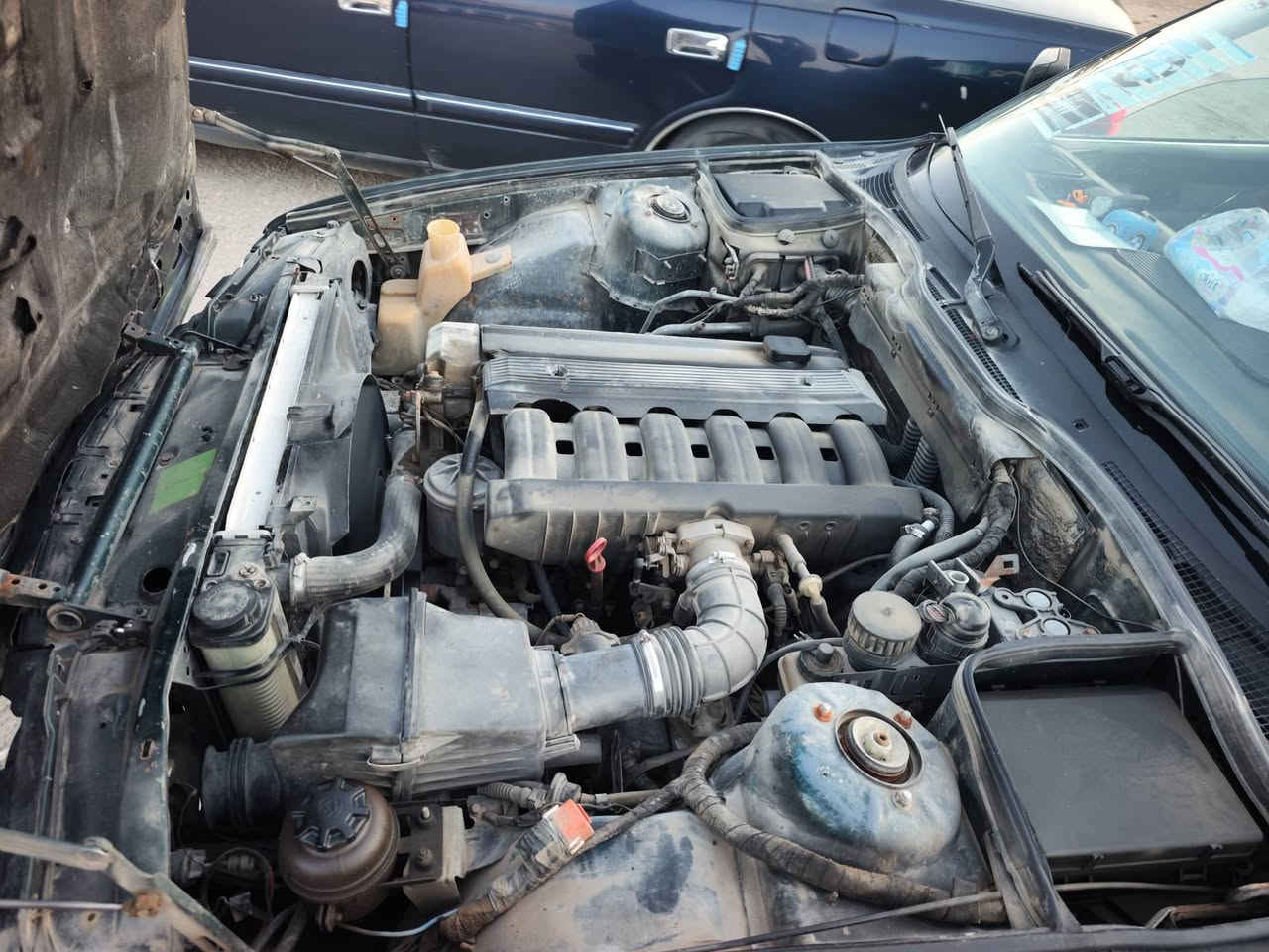 السلام عليكم BMW حجم 525  مسكر  رقم اربيل سنوي منتهيه سياره نظيفه وما بيهه اي نقص مصبوغه عام للجماليه بدون اي حادث فقط اكو شخوط بسيطه صفحة الراكب موضحه بالصور  وبيه غرامات 8 ورقات  انزلهن من سعرها للبيع بسعر 50 ورقه وبيه مجال للشراي  العنوان بصرة قضاء المدينه للاستفسار هذا رقمي بيه واتساب  *********** .
