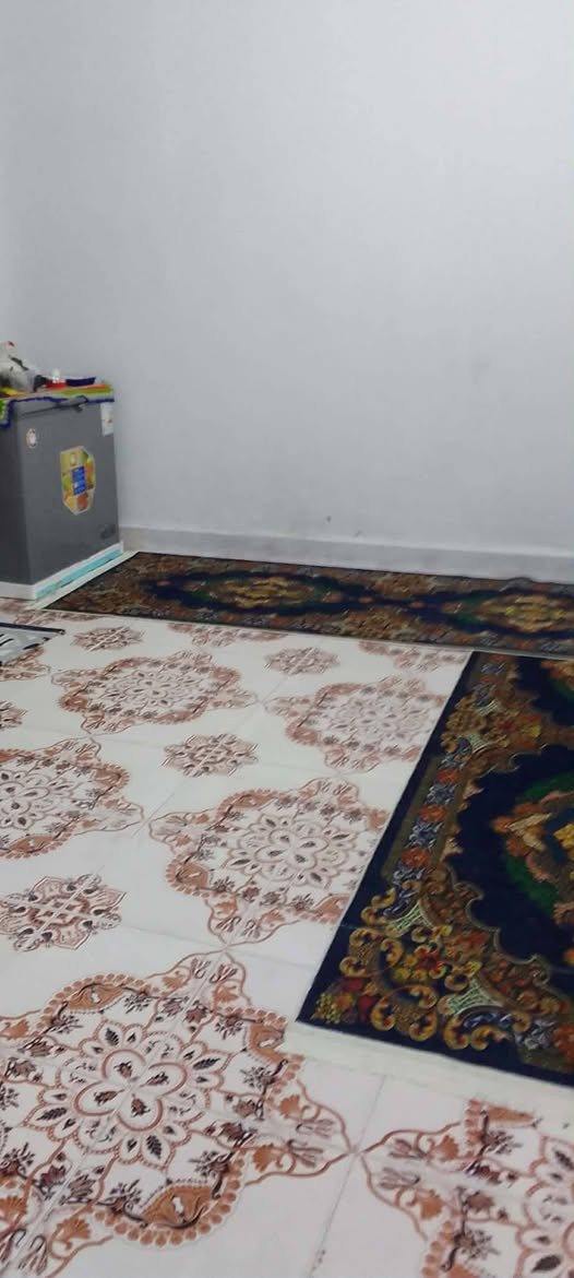 بيت للبيع ركن السكك قرب اسواق زمزم السعر 50 وبيه قليل المساحة 180 متر براني استقبال غرفتين مطبخ بيه اقرار محكمه .. بلوك عگاده نظيف للاستفسار ***********مكتب الصالح للعقارالجربوعيه الاولى قرب مدرسه القحطانيه السايدين
