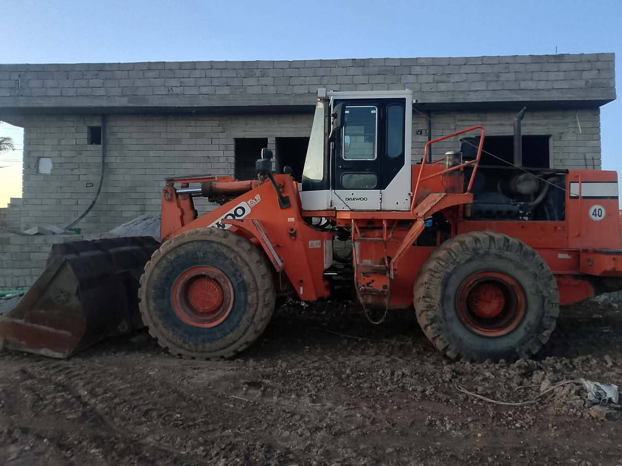 سلام عليكم 
شفل دايو للبيع حجم (90) موديل 2002
رقم الهاتف *********** يوجد واتساب
