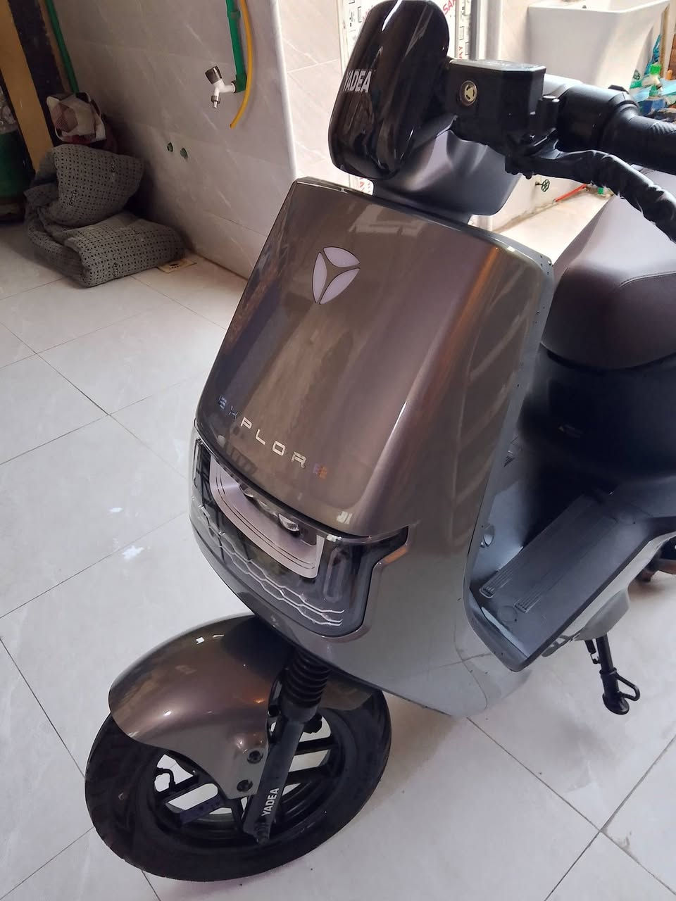 السلام عليكم دراجة شحن من شركة ياديا نوع يبوك سرعه 66 حقيقي تمشي بل شحنه الوحدة 100كيلو او 110 بيها نظام الP بيها مثبت السرعة و تربط على موبايل بصمه بيها ضمان
سنتين او 20 ألف كيلو بطارية+الملف وضمان سنة او 10 الف على الكهربائيات 

دراجة كارتون دجي وتشوف بعينك صار شهرين طالعه من الشركة ماشيه 180 كيلو بطاريات 5 38/ 72v ملف 3400 كبير دراجة مال بيت السعر 1150 بيها مجال قليل
رقم ***********
