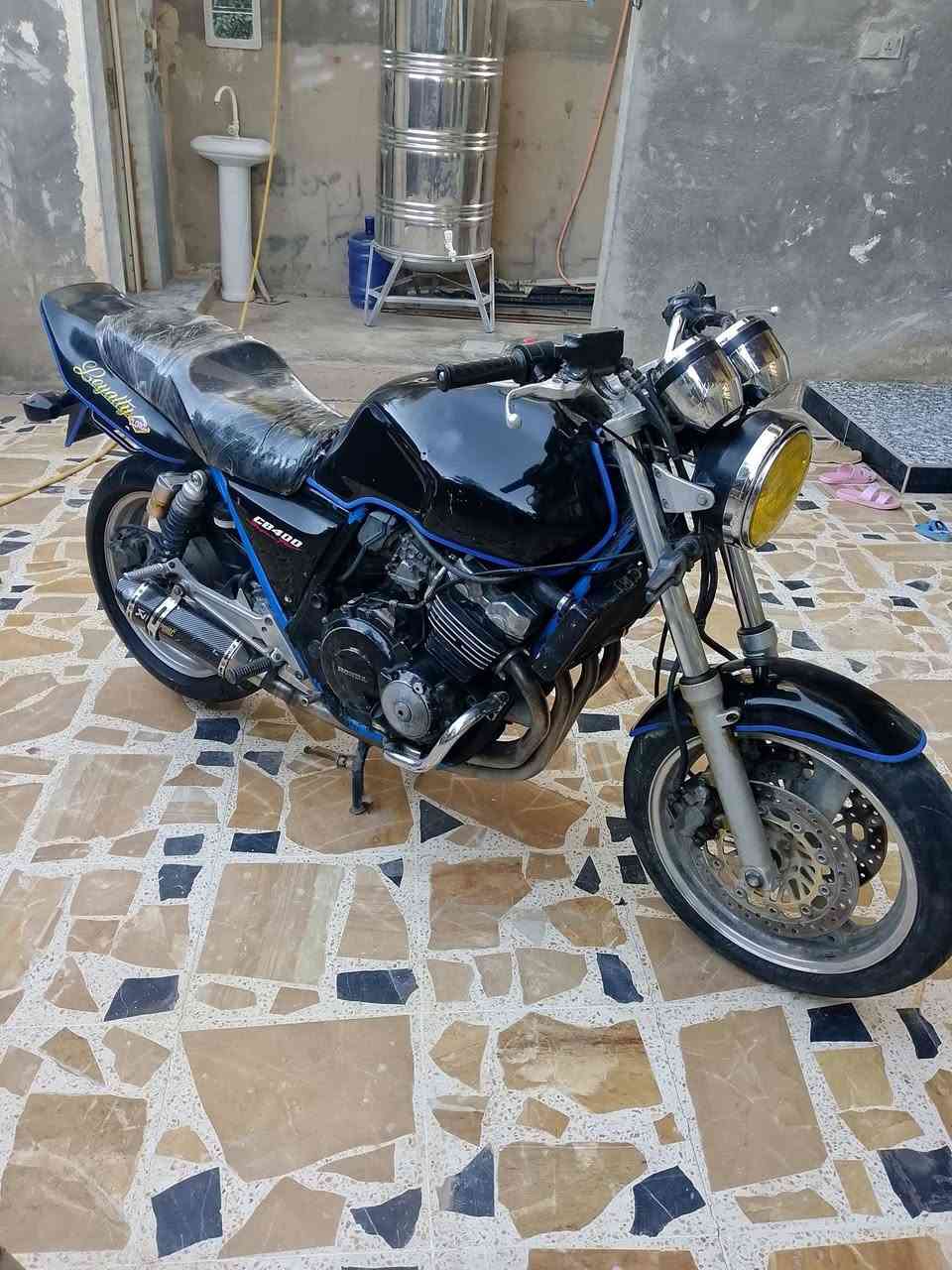 CB4
دراجه كامله
ما بيهه اي نقوصات جيب وياك فيتر وتعال 
اوارق اصوليا مدفوع كمركهه 
السعر 1500
***********
مكاني بعقوبه اتصل واني خادم
