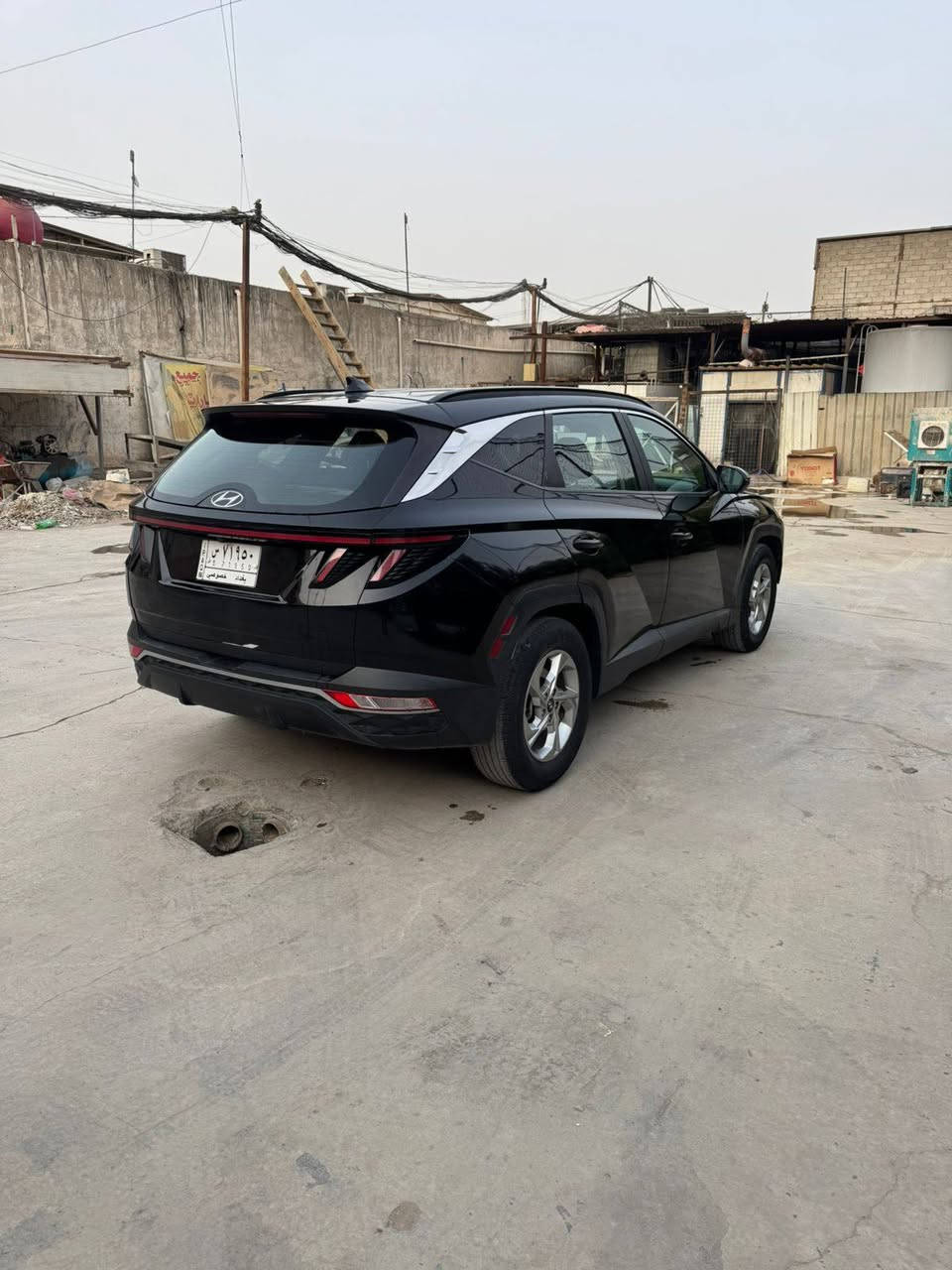 السلام عليكم توسان مديل ٢٢ امريكي 
بيه بنيد وباب. السائق 
مكينه كير دواخل مكفوله 
ماشيه ٨٥ الف كيلو 
تفاصيل اتصل على الرقم 
الرقم ***********
