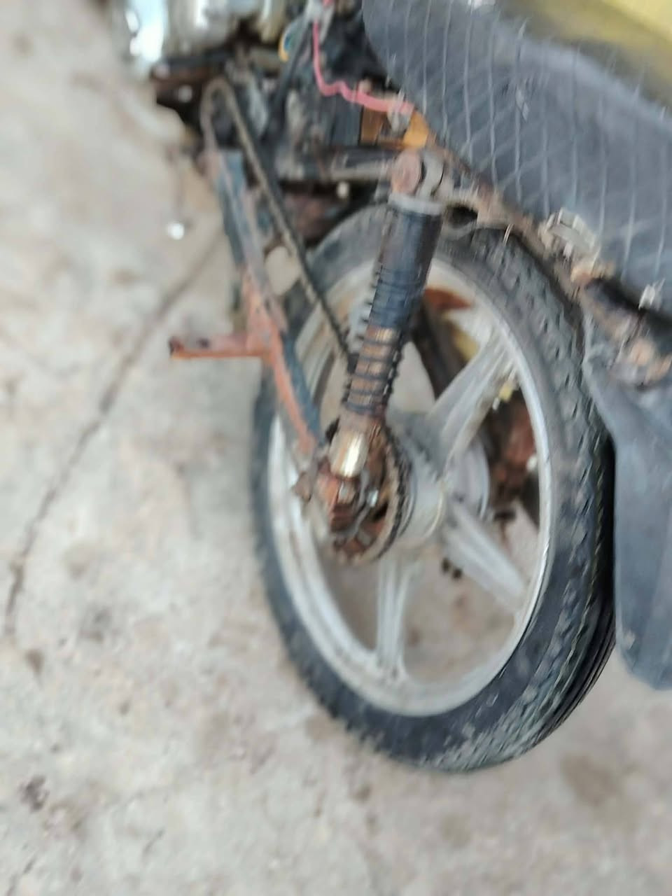 دراجه للبيع مكلف بلنشر السعر 160 وبيه مجال مكينه ماتبخر تايرات تأخم ***********
