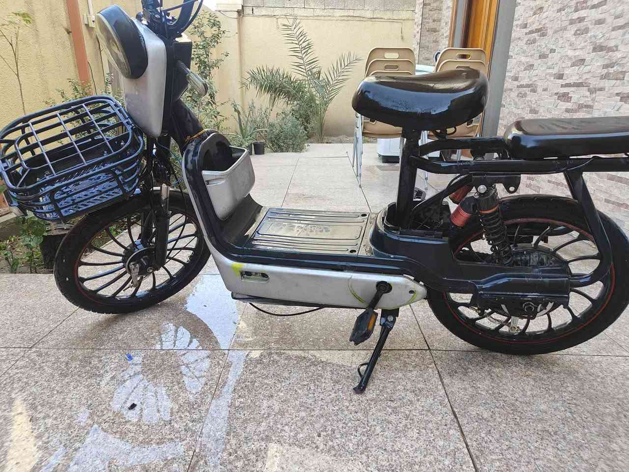 دراجة شحن بطارية ليثيوم 18 امبير 
ملف 500 واط مزود عقل 1000 واط 
تشغيل 
مفتاح 
بصمة
موبايل 
دكمة خارجية
مغير لون من اخضر للرصاصي 
سعر 400


**إذا كنت صاحب هذا الإعلان وتريد حذفه لأي سبب، رجاءا أرسل رسالة إلى الدعم الفني**