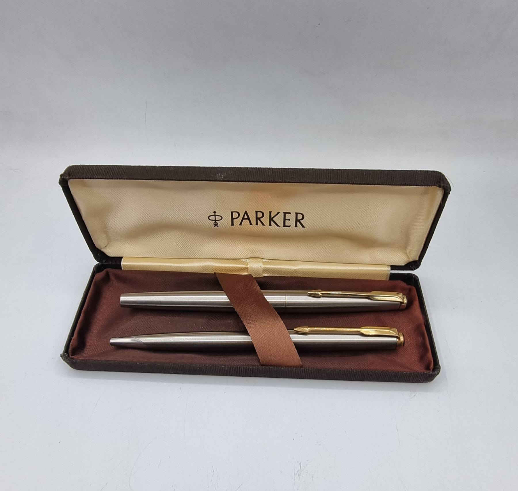 تحية طيبة  ،،،
#سيت_اقلام_باركر_فالكون_50 PARKER FALCON 
            الصنع  : امريكي #اصلي  ، MADE IN USA  ، 
        إنتاج #قديم  ، بالعلبة #الأصلية  ، تصميم مميز جدا  ، 
 مصنوع من #الفولاذ مقاوم للصدأ مصقول #ستانلس_ستيل ،
السعر :  135 الف ، 
يوجد توصيل  .


**إذا كنت صاحب هذا الإعلان وتريد حذفه لأي سبب، رجاءا أرسل رسالة إلى الدعم الفني**
