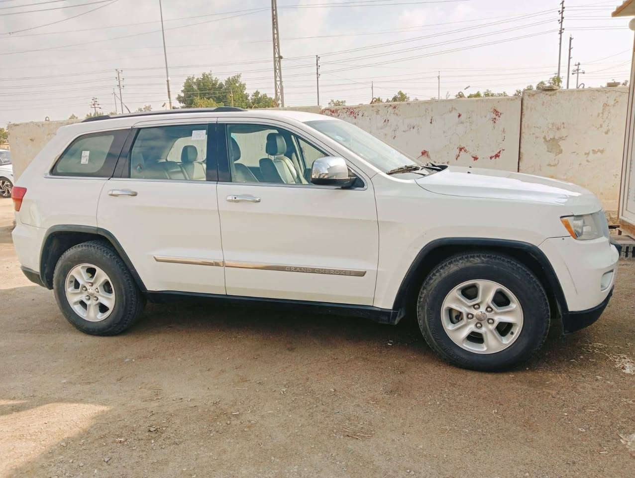 السلام عليكم 
سيارة للبيع جيب الأريدو وارد امريكي مديل 2011رقم بغداد 
للتواصل على الرقم التالي لمعرفة بقية التفاصيل ***********
