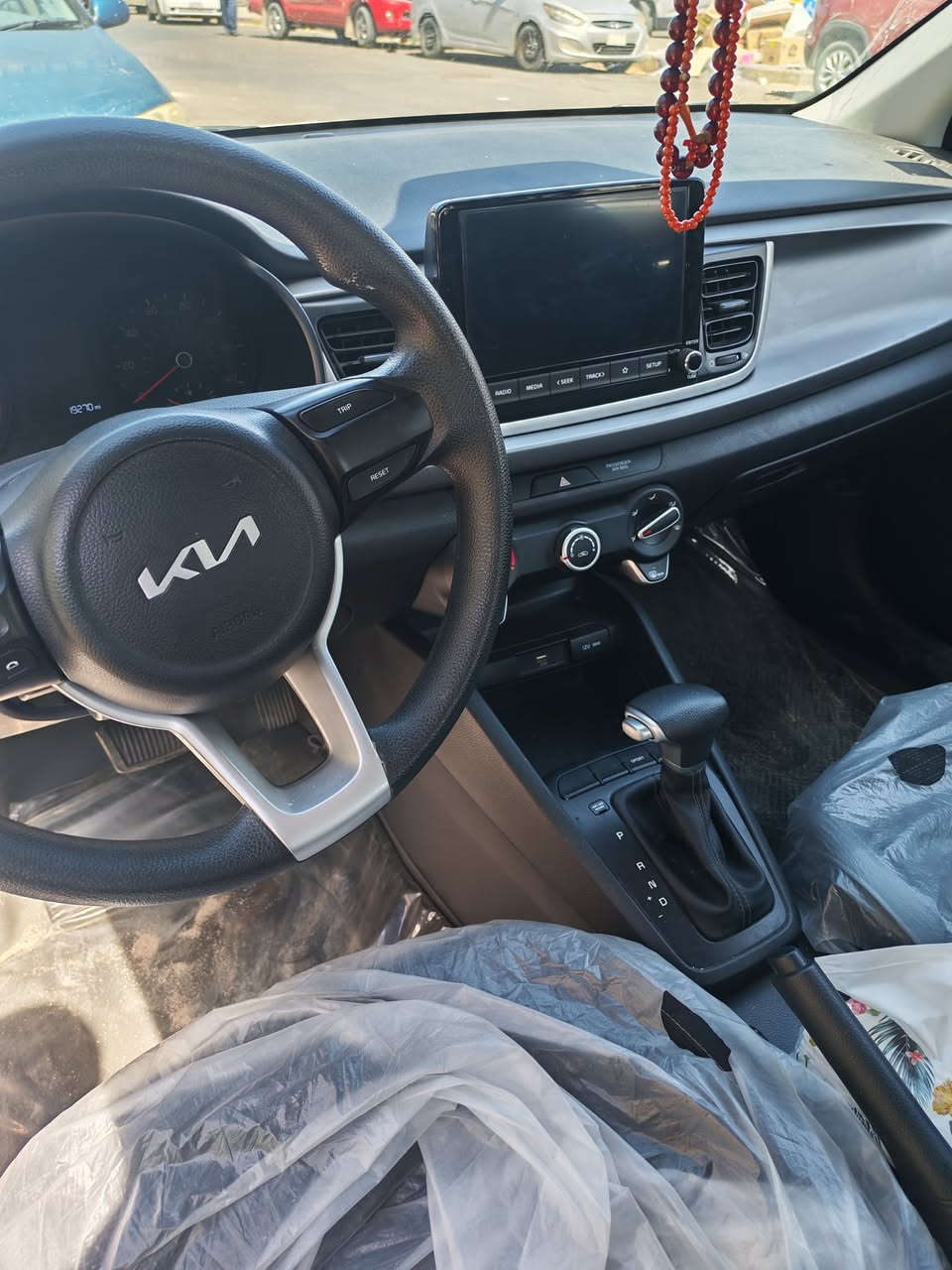 السلام عليكم كيا ربوا ٢٠٢٣ وارد أمريكي حادث مرفق بالصوره رقم بصره معوقين تنتهي ب ٢٠٣٠ مواصفات عاديه بيه شاشه وكامره بلاد  ماشيه ٢١الف ميل شنو عندك مراوس حسب القناعه رقمي *********** اوبيع ب١٣٠ ورقه علما المحرك دوش ١٦٠٠ دبل ونزل
