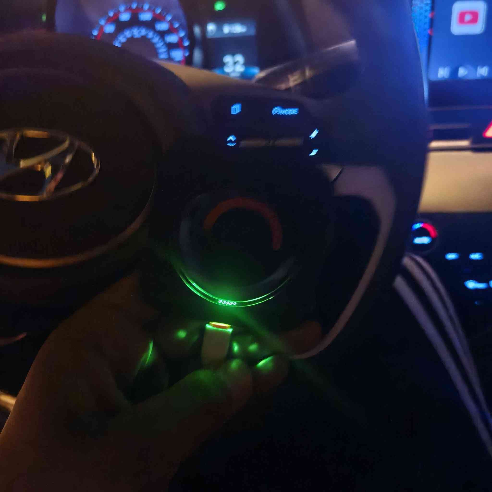سلام عليكم جهاز كاربلي ذاكره 128 يخلي سيارتك تعرض فيديو من شركه بي ام دبليو بي كوكل بلي شيعجبك تنزل يوتيوب بلي ويز تيك توك واتساب اي شي ينزل بتلفون ينزله هذا الجهاز يعني هو حاله حال تلفون بس عشاشه تريده يعكس شاشه تلفونك وللعلم الجهاز ميحتاج تربط تلفونك هو ينربط وحده انت تبثله نت فقط رقم ***********
