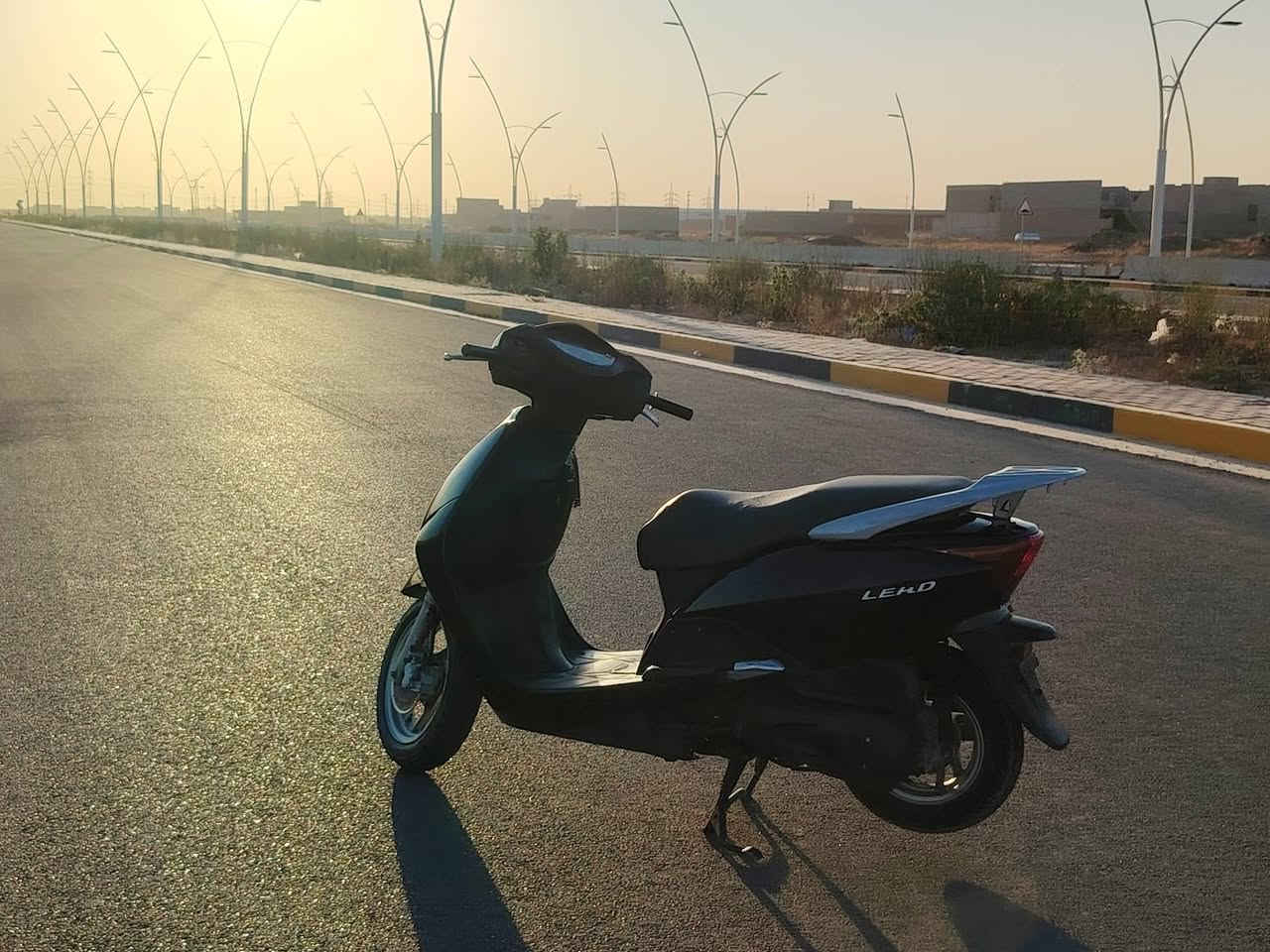 السلام عليكم 
ليدي حديث للبيع 
بيع فقط ب 750 وبي مجال شي قليل 
نضافه بل 100/100
لايت زنون كله شغال 
الاتصال عل هاذه الرقم ***********
