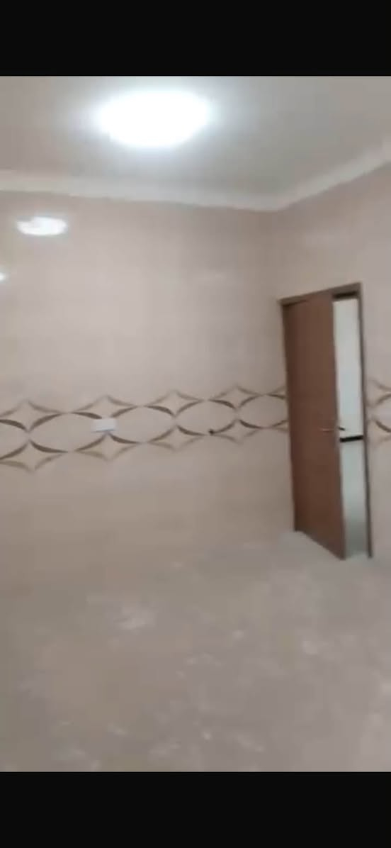 ❗️الايجار بيت في مدينه لامل ❗️سكنيه❗️
طابقين
3غرف وصاله وستقبال ايجار شهر1250
مطبخ وصحيات وحديقه 
***********☎️
