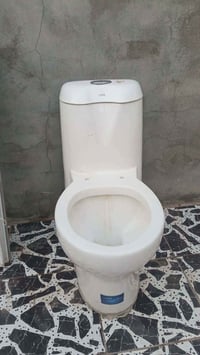 معقد • معقد غربي • مقعد • كرسي • كنبة • اثاث • اثاث مستعمل