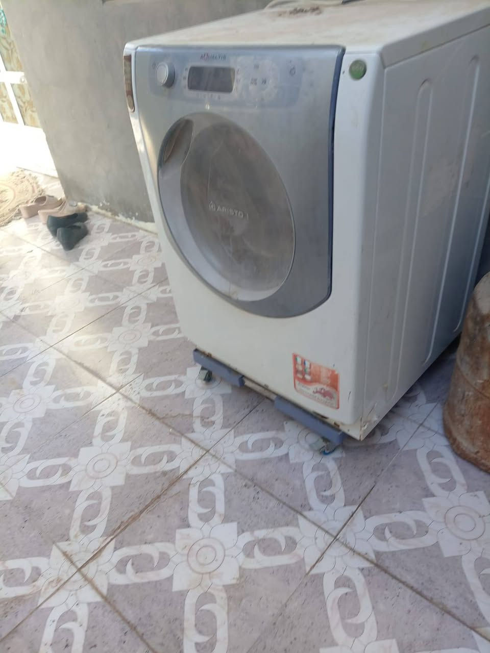 السلام عليكم غساله اوتوماتيك للبيع سعره 200 العنوان شارع الوكفه قرب صيدليه لمى البديري للاتصال على الرقم التالي ***********
