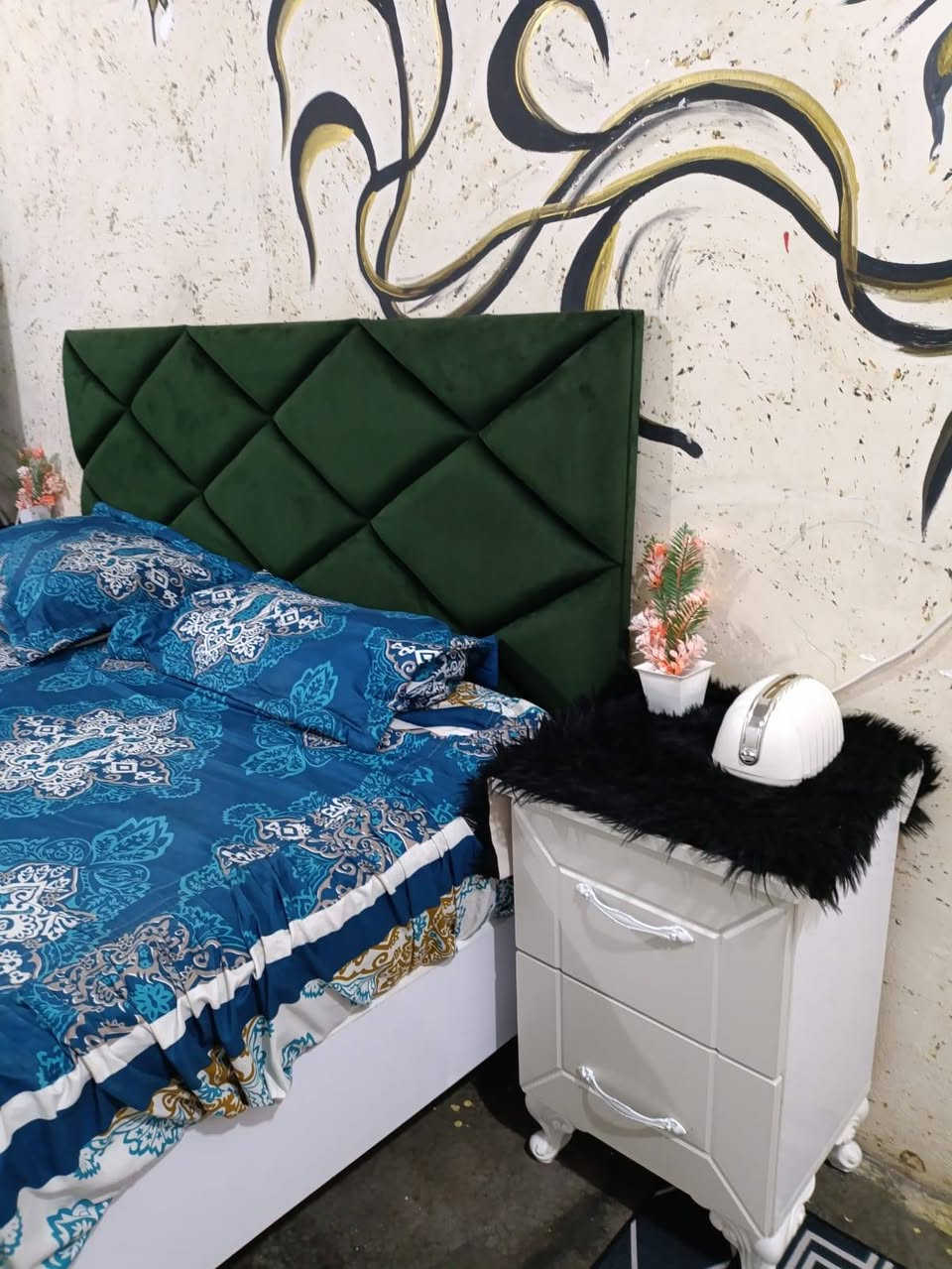 غرفه نوم للبيع 
شغل تكمه درجه أوله
بحاله منتازه جداً 
لأستفسار لأتصال على الرقم 
***********

